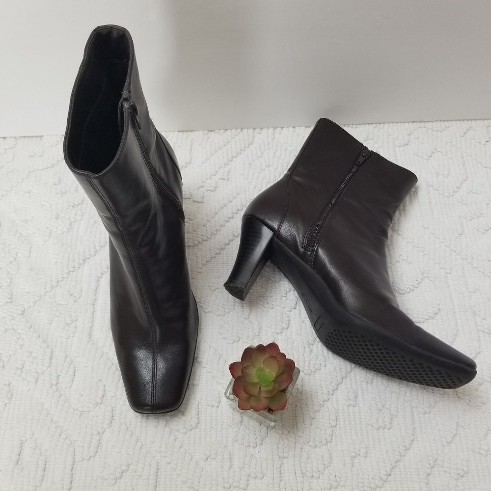 Sz 9m Aerosoles  dark brown boots, 3 inch heels